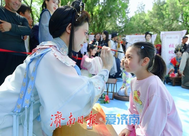 千佛山“三月三”庙会启幕，祓禊古礼引游客穿越千年