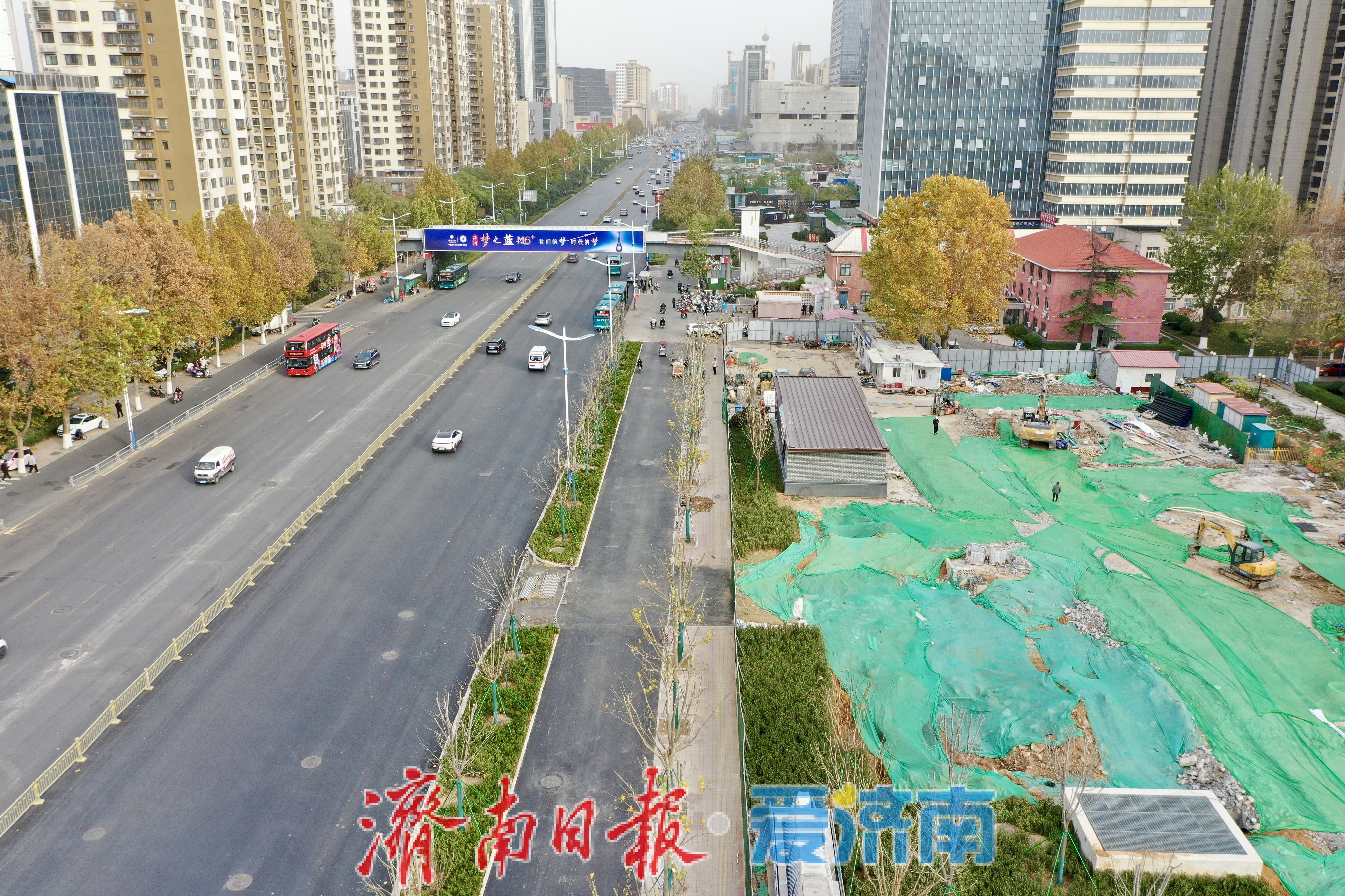 济南九中校前围挡拆除，周边通行环境显著改善