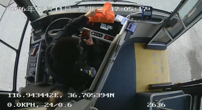 济南公交职工暖心接力 8000余元“过年钱”失而复得