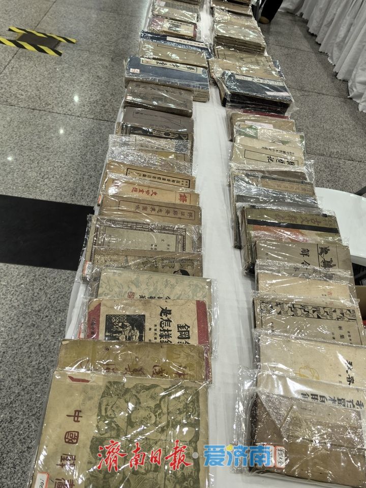 古籍旧书专题展亮相济南书市 济南历史文献展现独特文化魅力