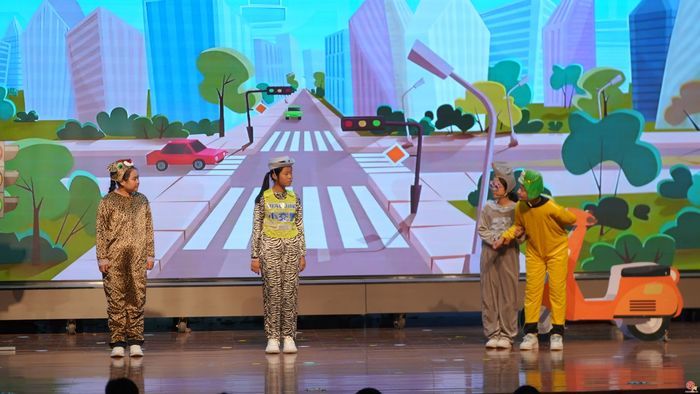 济南市市中少年原创舞台剧点亮“全国交通安全日”