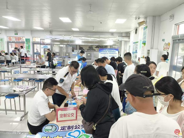 公交优先绿色出行 定制公交护航新生路