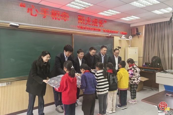 心手相牵 阳光成长｜四新产发联合中航证券为延庆山区学子送关怀