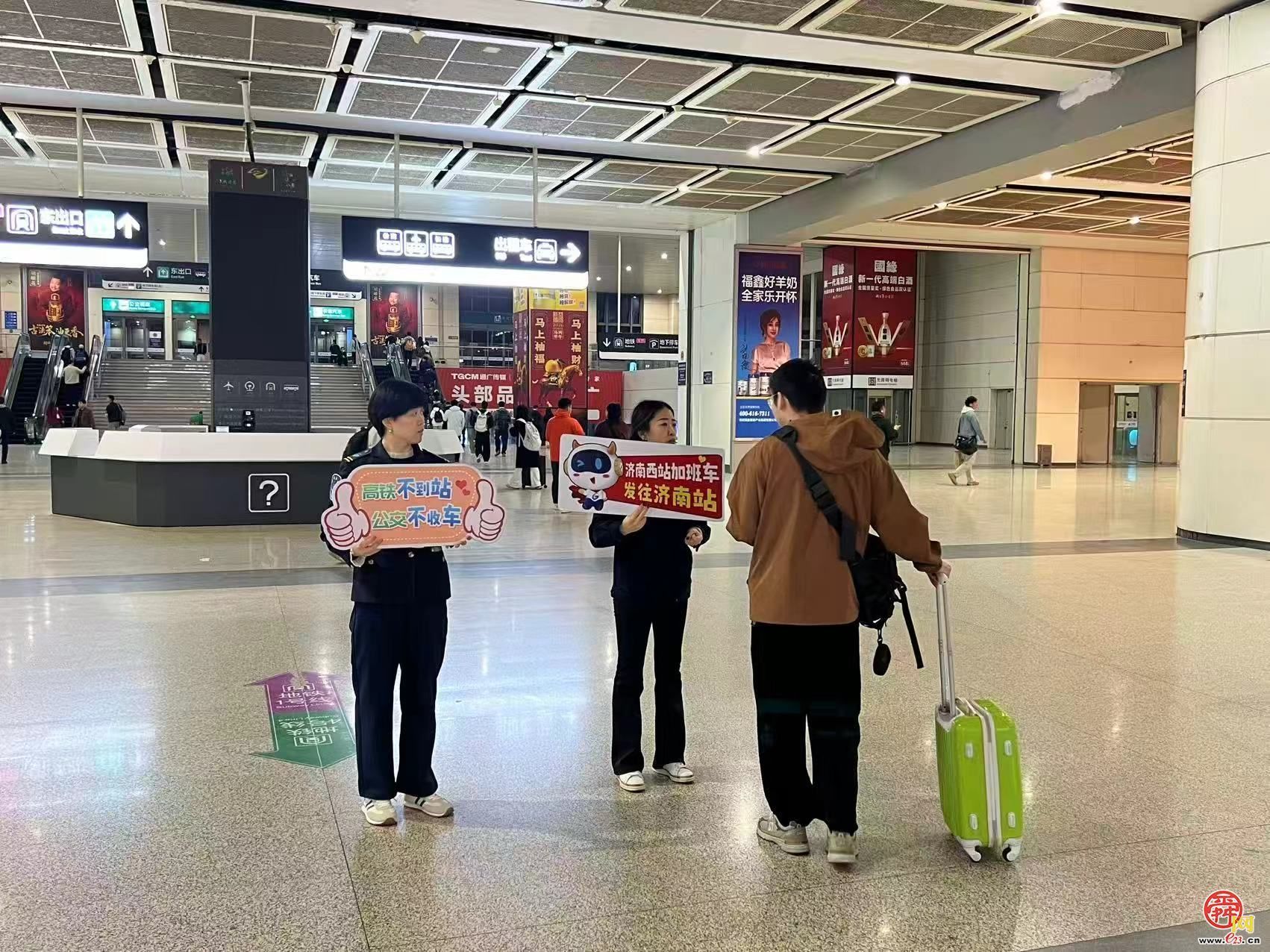 济南公交24小时不打烊 护航清明返程“最后一公里”