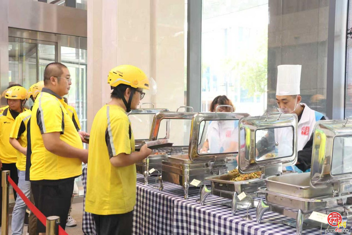 һ���ȷ�ů���ģ������׸�&ldquo;С��ʳ��&rdquo;����...