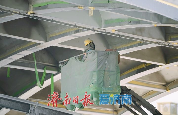 多处拱洞拆除脚手架，纬二路跨铁路天桥桥下空间提质工作加速推进