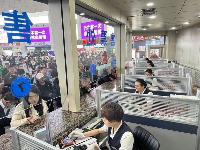 “泉”在济南过五一｜五一假期首日，济南长途汽车总站迎客流高峰