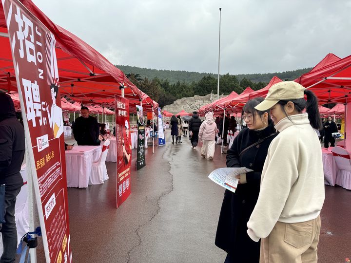 济南市举办驻济部队随军家属专场招聘会