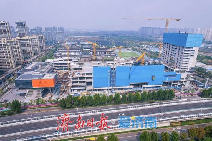 西城商业配套加速成型 济南银泰百货项目初具规模
