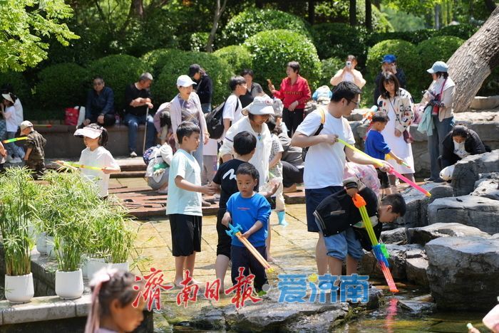 一年四季 泉在济南丨“五一”假期亲泉游升温，亲子戏水沉浸式感受泉城魅力