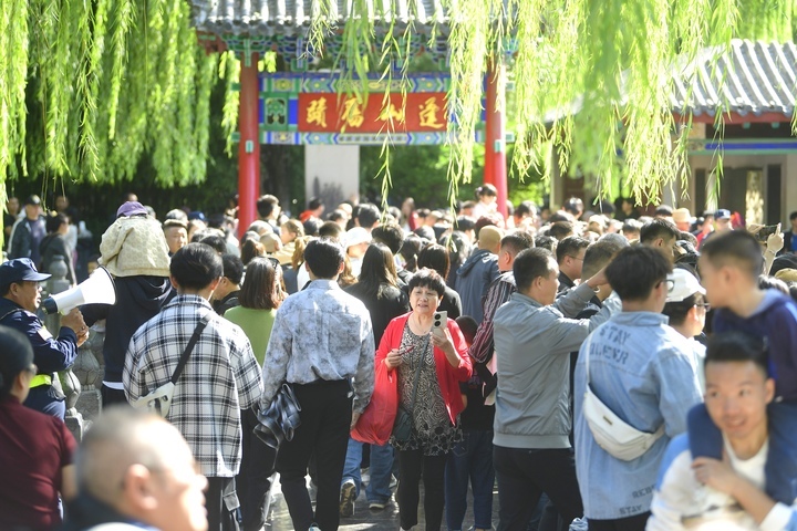 “泉”在济南享金秋｜国庆假期首日文旅市场火爆开启 济南市30家景区共接待游客38.73万人次