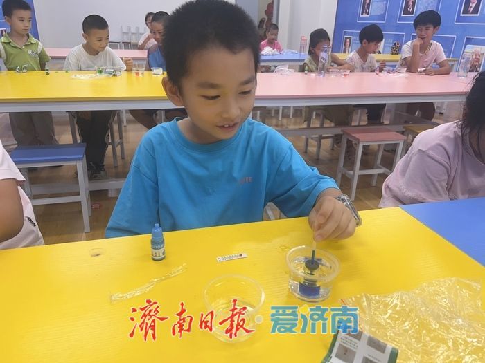 探秘“热胀冷缩”的魔法：济南市科技馆“小小科学家”公益课堂带你玩转温度计
