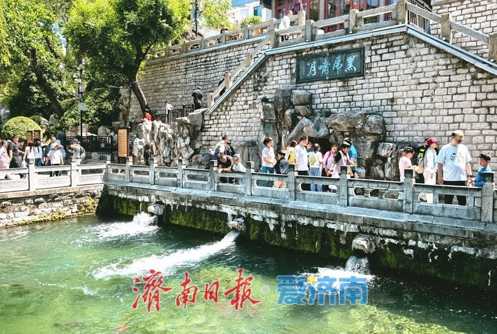 “五一”假期最后一天迎“立夏” 济南护城河畔变“天然空调房”
