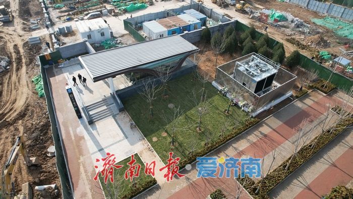 济南轨交四号线腊山河公园站围挡拆除，出入口亮相