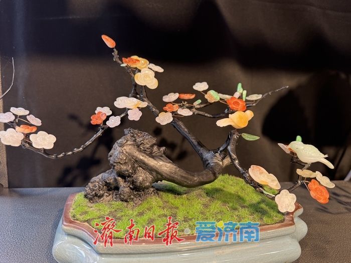 翡翠插花绽放“石上芳华”