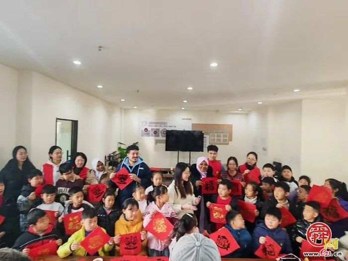 章丘绣惠：跨国界“福”相连，社区里迎新春