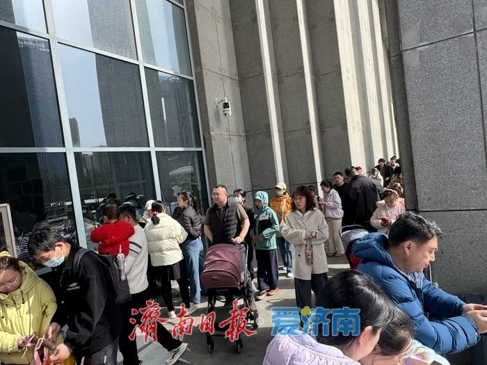 泉在济南过大年丨假期尾声“文化热”不减 山东博物馆门前排长队