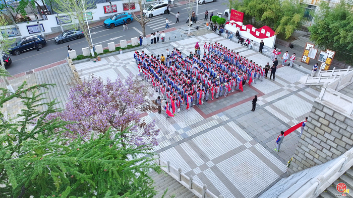 清明寄哀思 薪火永相传——立德学校师生徒步红色广场开展教育活动