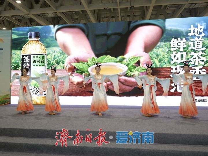 2025中国（济南）“泉·茶”国际文化艺术周启幕 泉韵茶香引中外宾客共赏