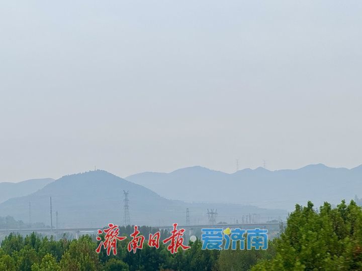 中秋假期济南烟雨朦胧 远山如黛绘秋日水墨画卷