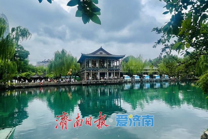 济南五龙潭“月牙飞瀑”盛景在线已超310天