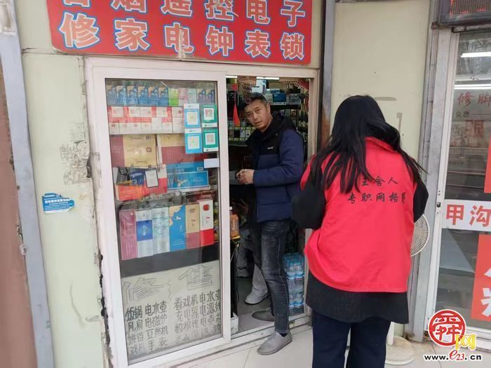 历城区王舍人街道鲍盛苑社区开展“门前五包”宣传