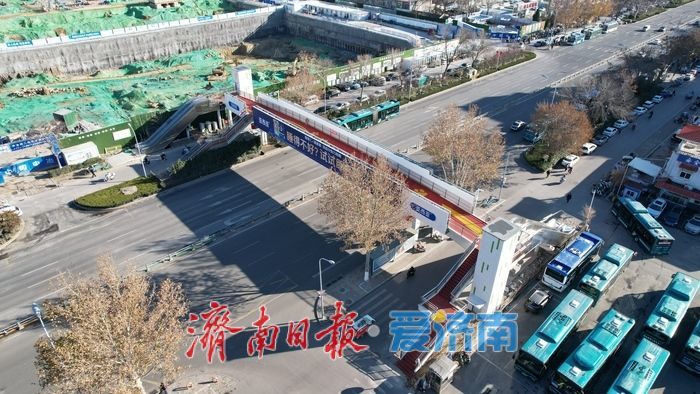 济南济泺路过街天桥进入收尾阶段 即将全面投用