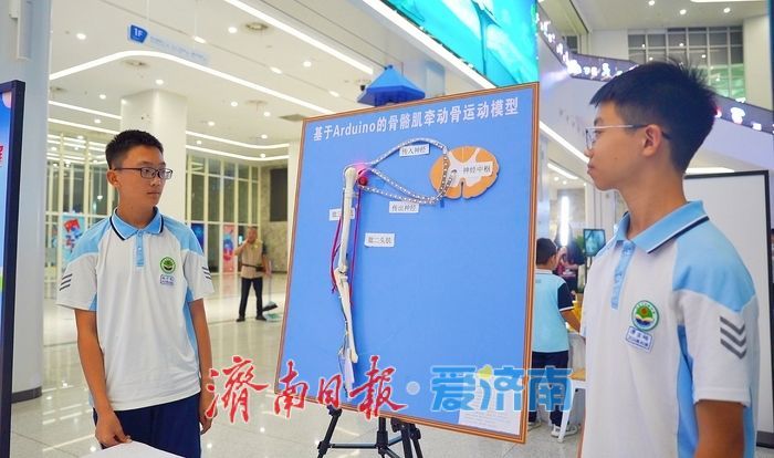山东省科技馆 “星火润心·科学之夜”璀璨启幕 科普惠民专场活动点亮泉城秋夜