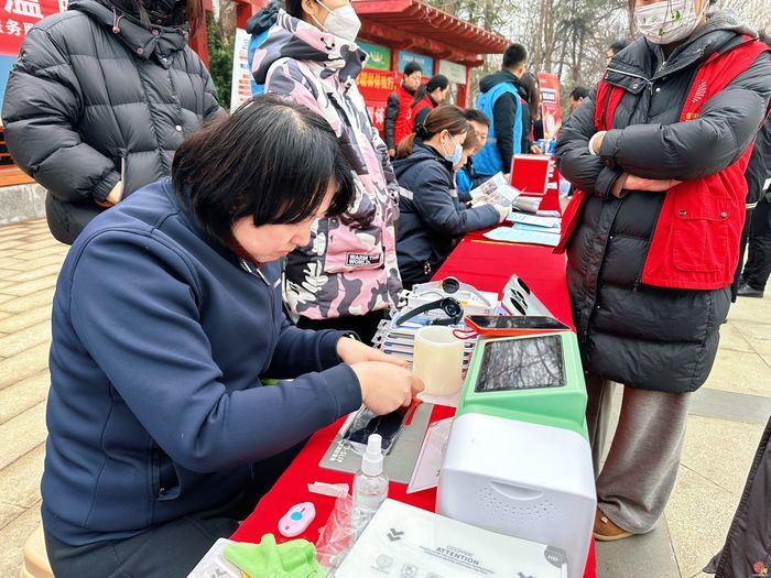志愿同行 温暖泉城——济南市“雷锋精神伴我行 公交服务进社区”活动举行