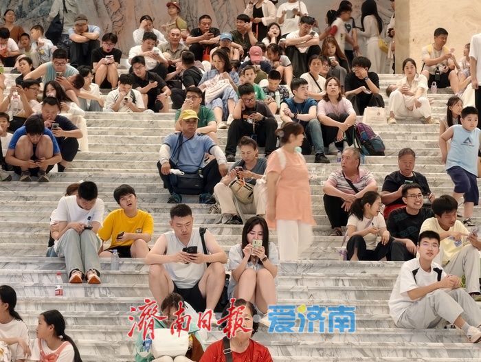 夏日清凉，山东博物馆中庭成纳凉热门地
