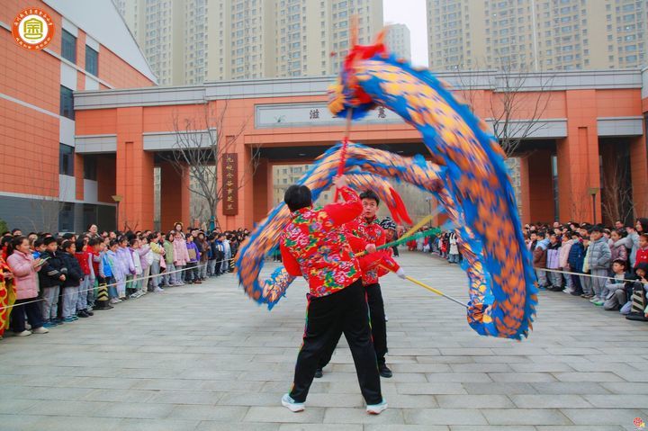 刷屏！金谷小学的开学迎新，送给学生 3 颗成长的种子