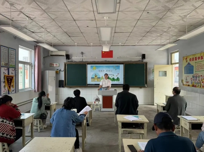 携手赴春约 童心向未来 章丘区朱各务小学举行家校交流会