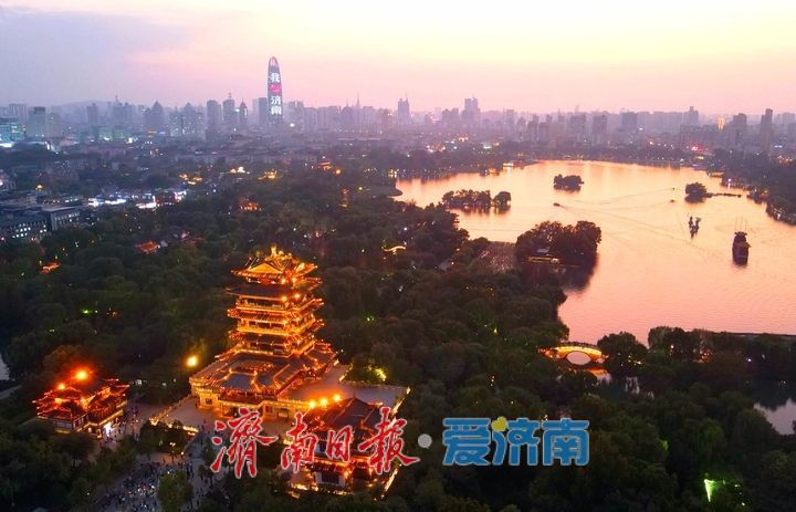 雨后初霁，绚丽晚霞扮靓泉城夜空