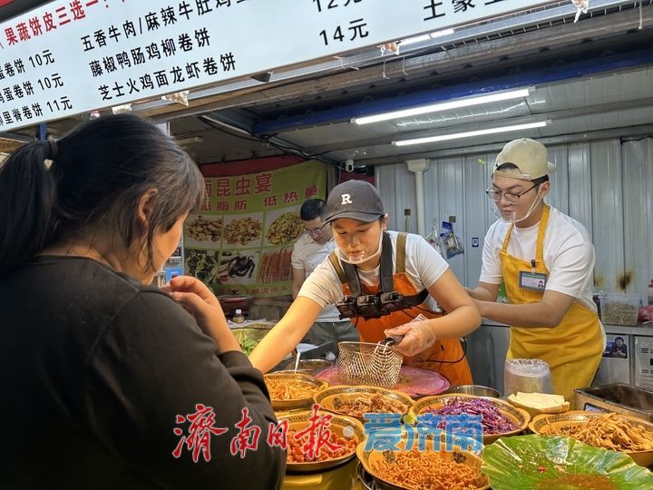 济南环联夜市客流爆棚 点亮泉城夜经济