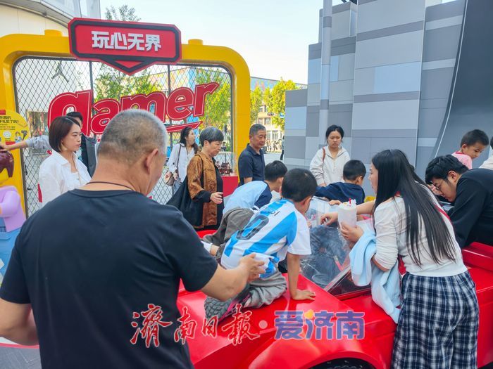 邂逅积木童话，市民乐享商圈慢时光