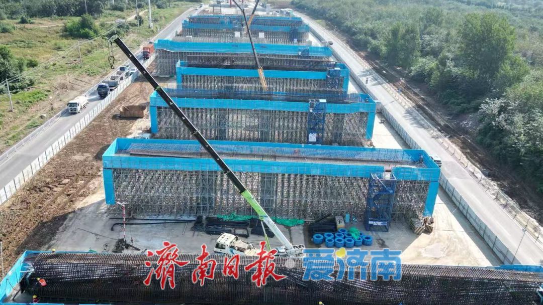 建设者假期坚守岗位，济南高铁、机场、地铁等项目多点开花