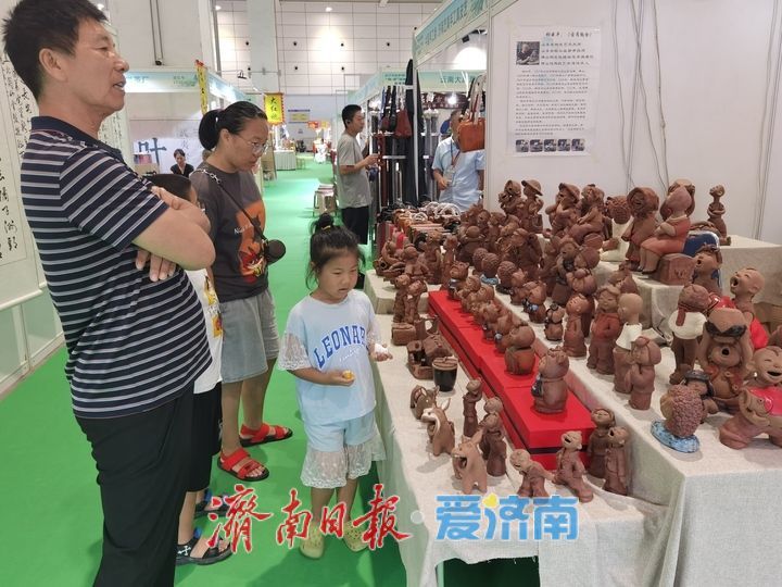 泉茶盛会遇非遗匠心：博山泥塑传承人胡云平用泥巴定格市井温情