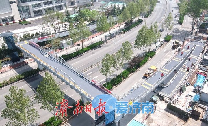 “U”形长步梯搭配直梯，二环南路新建过街天桥亮相