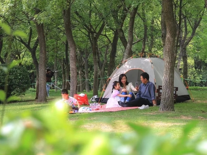 济南发布公园绿地开放共享指南：就近选择公园绿地开放共享，禁止搭帐篷过夜留宿