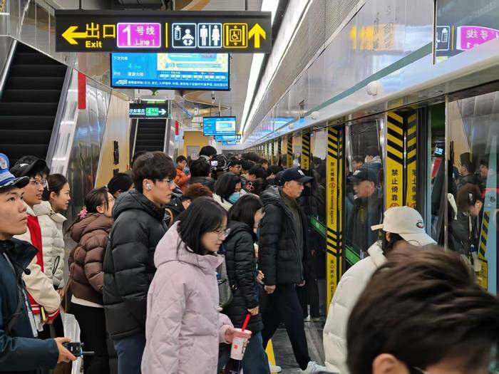 “山绣齐青”的济南地铁4号线有哪些特点？开通运营首日为您揭秘