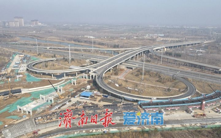 黄岗路穿黄隧道黄河北岸连接线高架箱梁陆续亮相