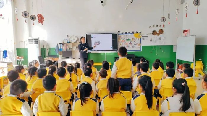 民警入园送教 警园联动共筑安全