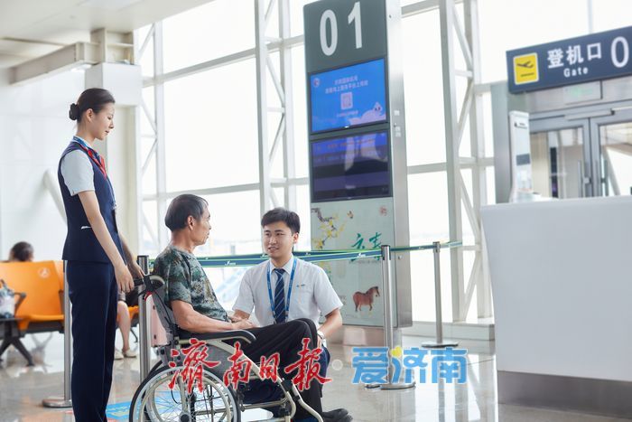 泉润暑途，畅行无忧 济南机场启动“清泉助行行动”，助力旅客暑期无忧出行