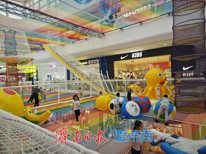 天气按下遛娃“切换键” 室内乐园成雨天亲子好去处