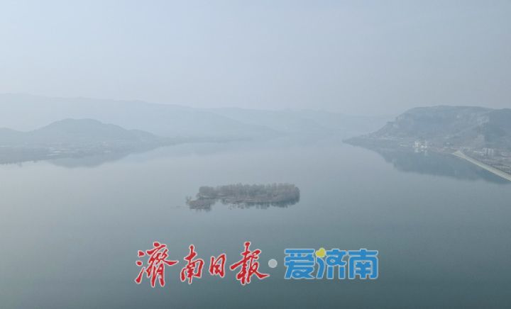 泉城年味气氛组已就位，是“蛇”候过年啦！