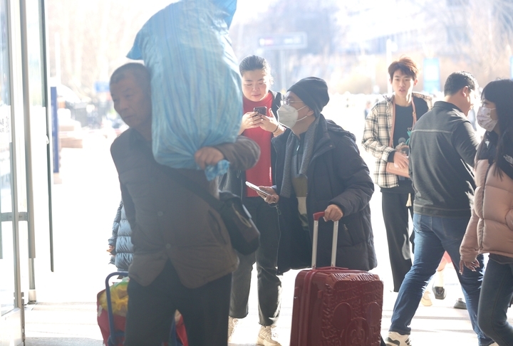 春节假期余额不足 济南火车站迎来返程高峰