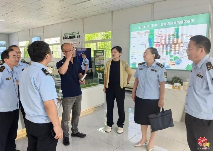 章丘区：农贸城开业，45家商户一次性领证