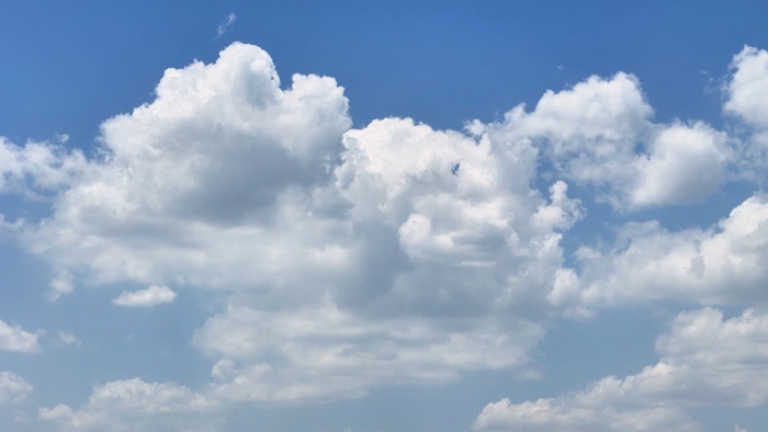 晴空作幕 云端浪漫点燃泉城好心情