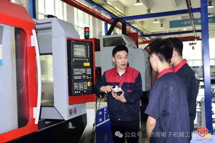 立德修身，潜心治学——记济南电子机械工程学校山东省青年岗位能手许朝志