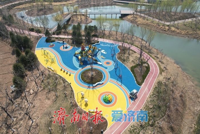 河畔公园绽放生态活力